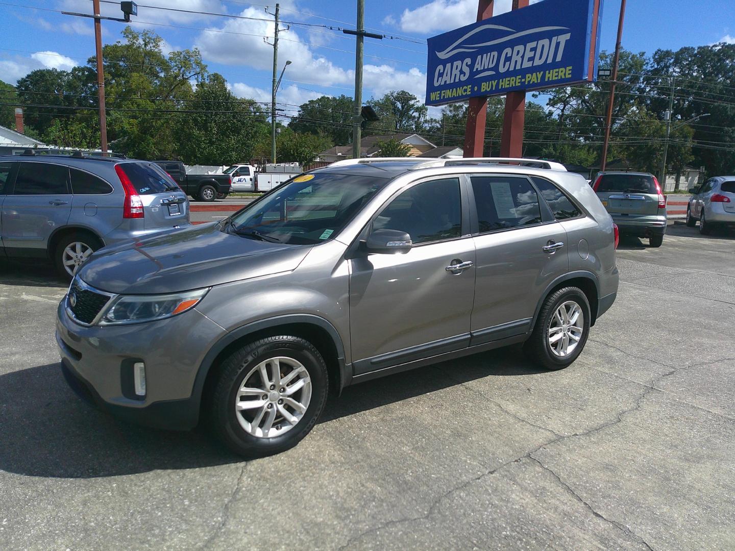 2014 GRAY KIA SORENTO LX (5XYKT3A68EG) , located at 1200 Cassat Avenue, Jacksonville, FL, 32205, (904) 695-1885, 30.302404, -81.731033 - Photo#1